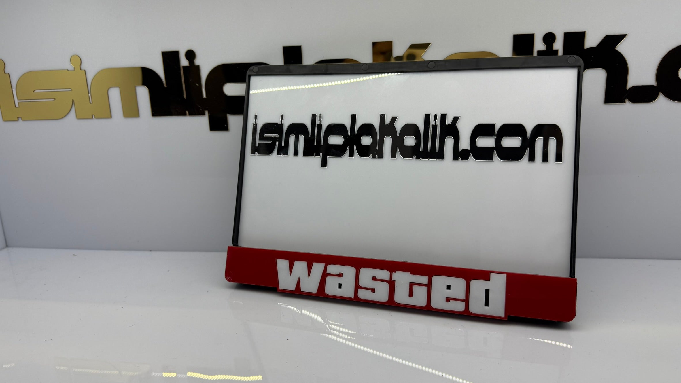 Wasted Yazılı Kırmızı Detaylı Siyah Parlak Pleksi Motorsiklet Plakalık