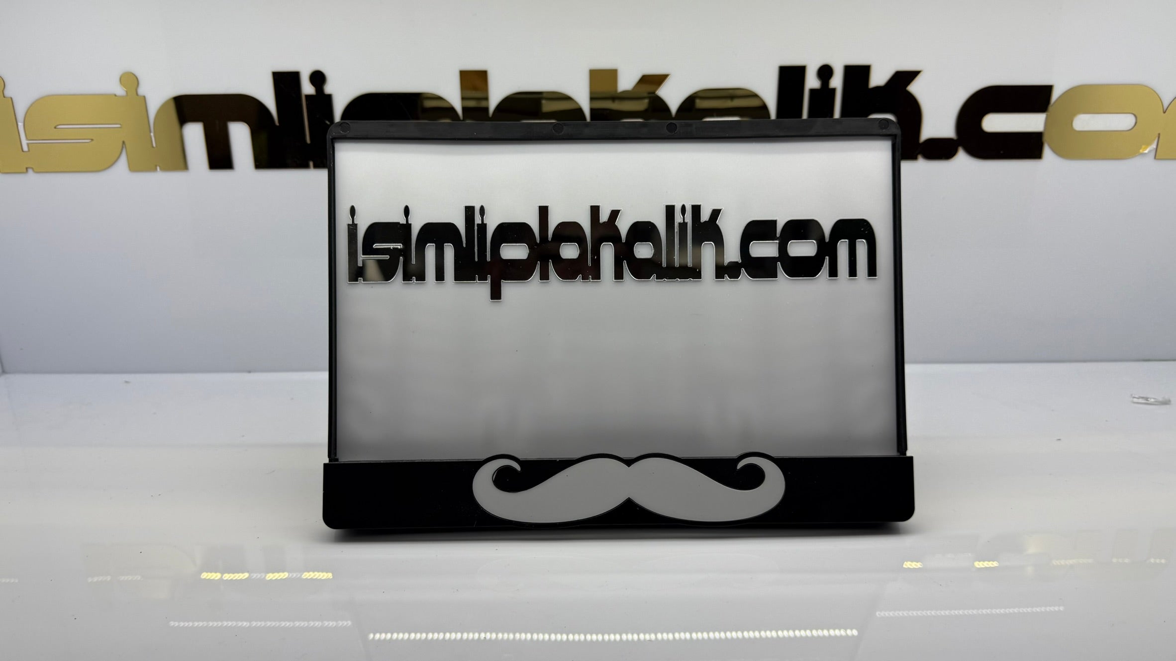 Bıyık Figürlü Siyah Parlak Pleksi Motorsiklet Plakalık