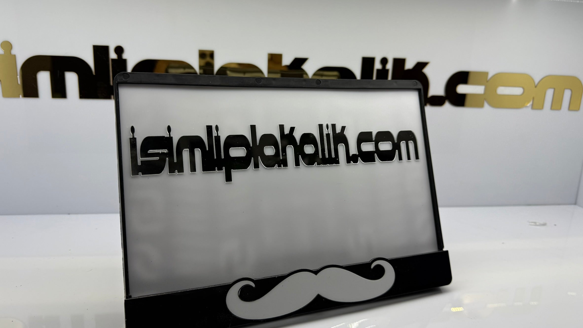 Bıyık Figürlü Siyah Parlak Pleksi Motorsiklet Plakalık