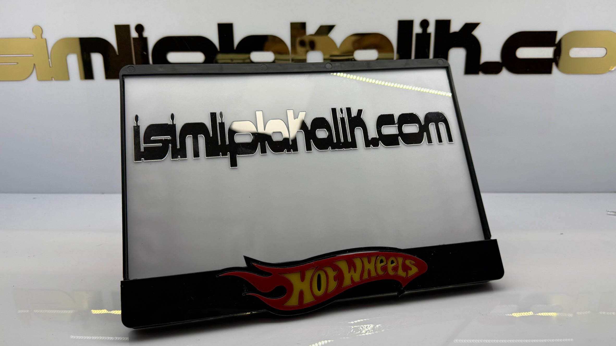 Hot Wheels Logolu Siyah Parlak Pleksi Motorsiklet Plakalık