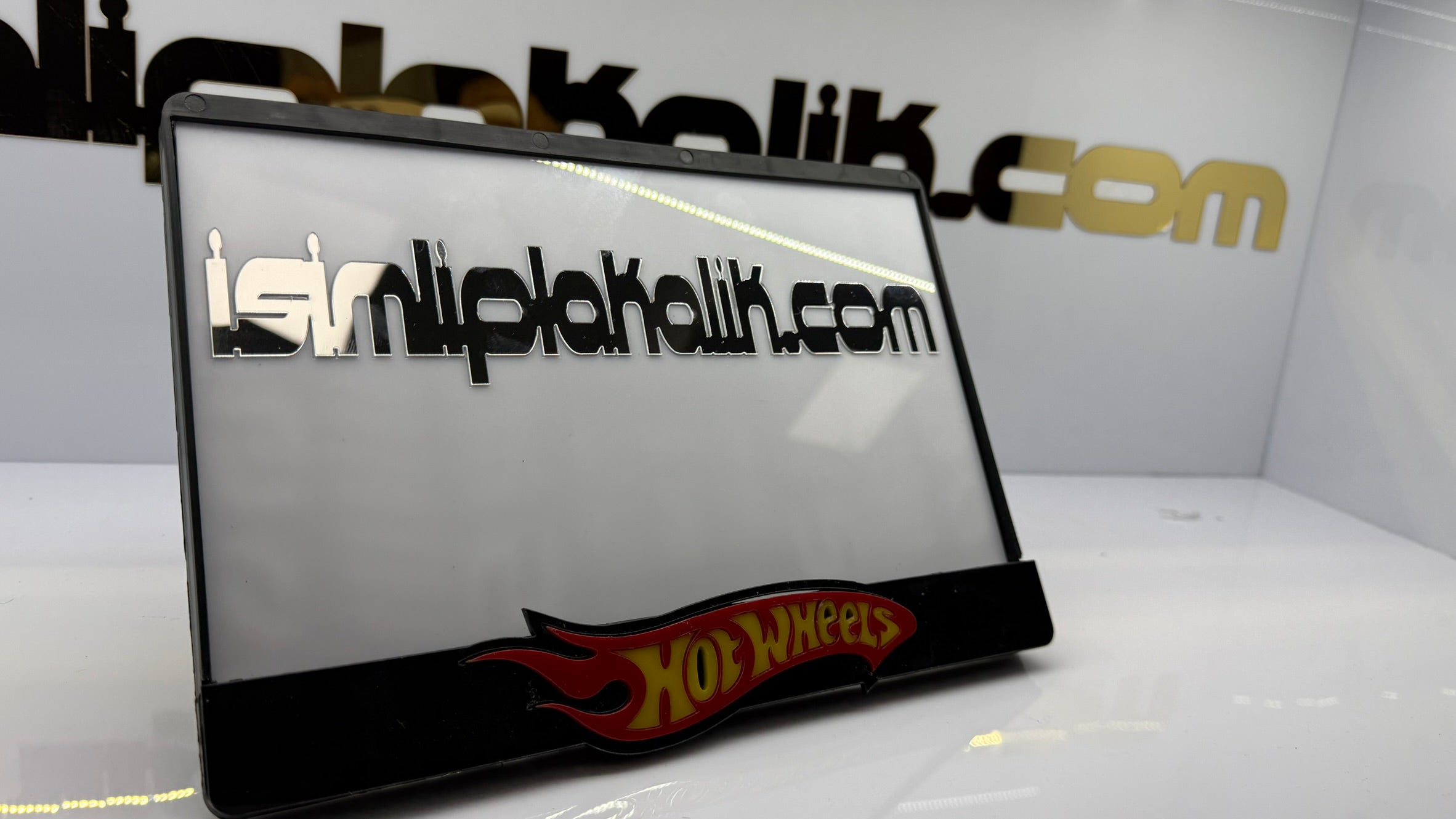 Hot Wheels Logolu Siyah Parlak Pleksi Motorsiklet Plakalık