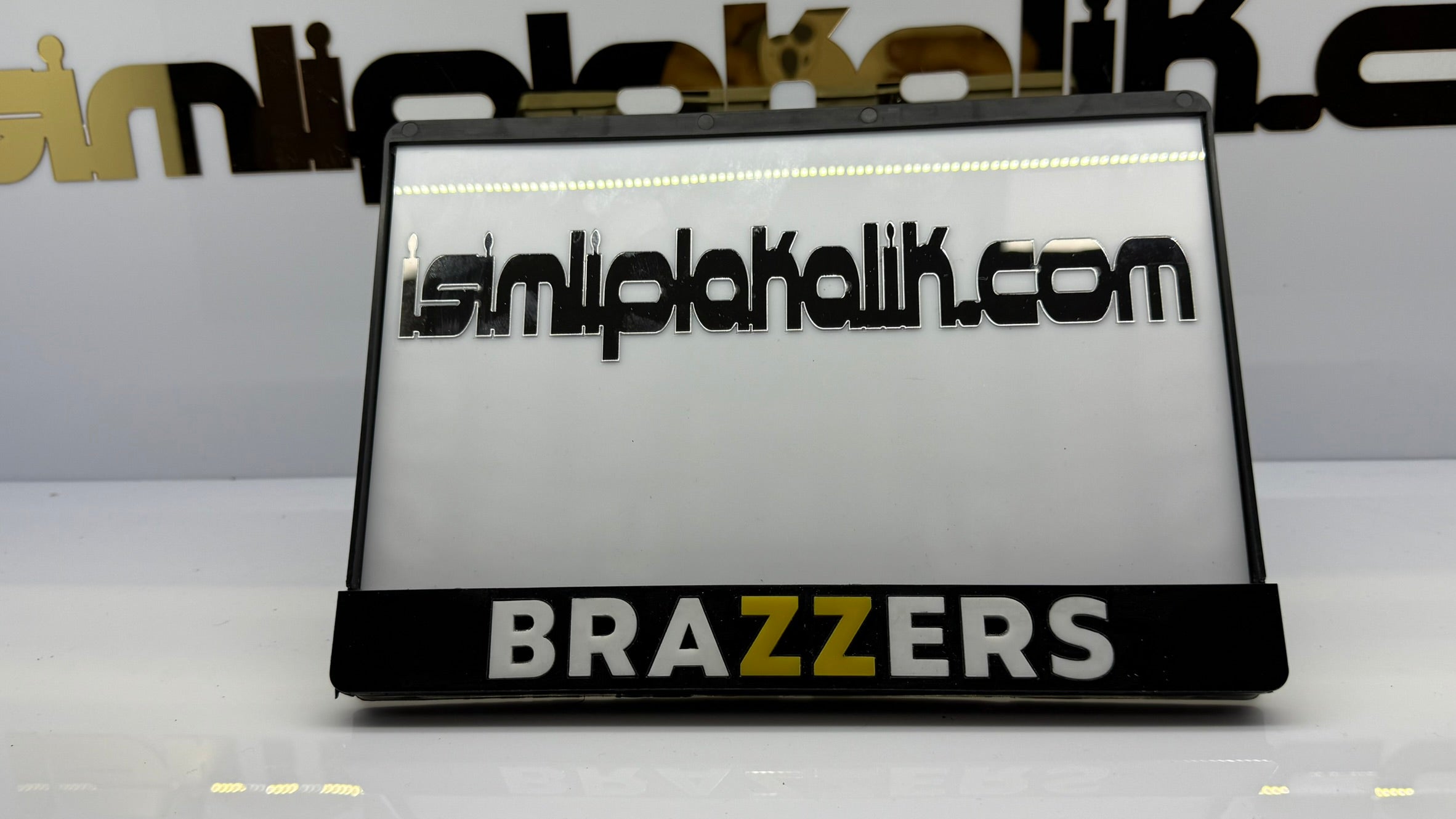 Brazzers Yazılı Siyah Parlak Pleksi Motorsiklet Plakalık