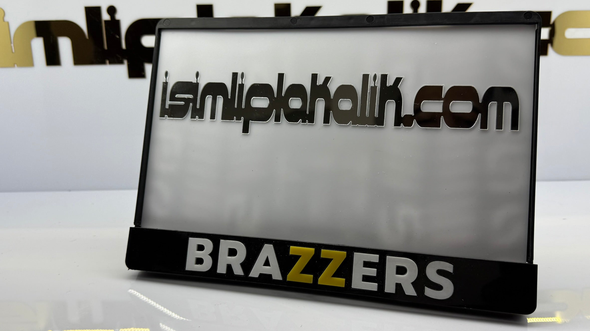 Brazzers Yazılı Siyah Parlak Pleksi Motorsiklet Plakalık