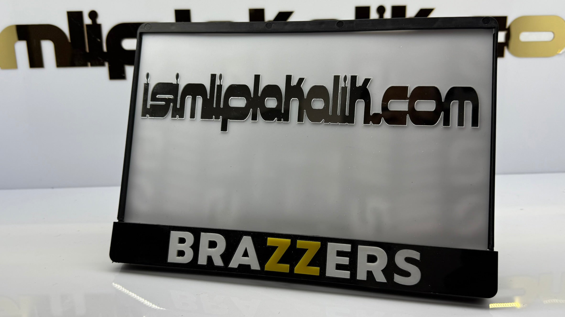 Brazzers Yazılı Siyah Parlak Pleksi Motorsiklet Plakalık