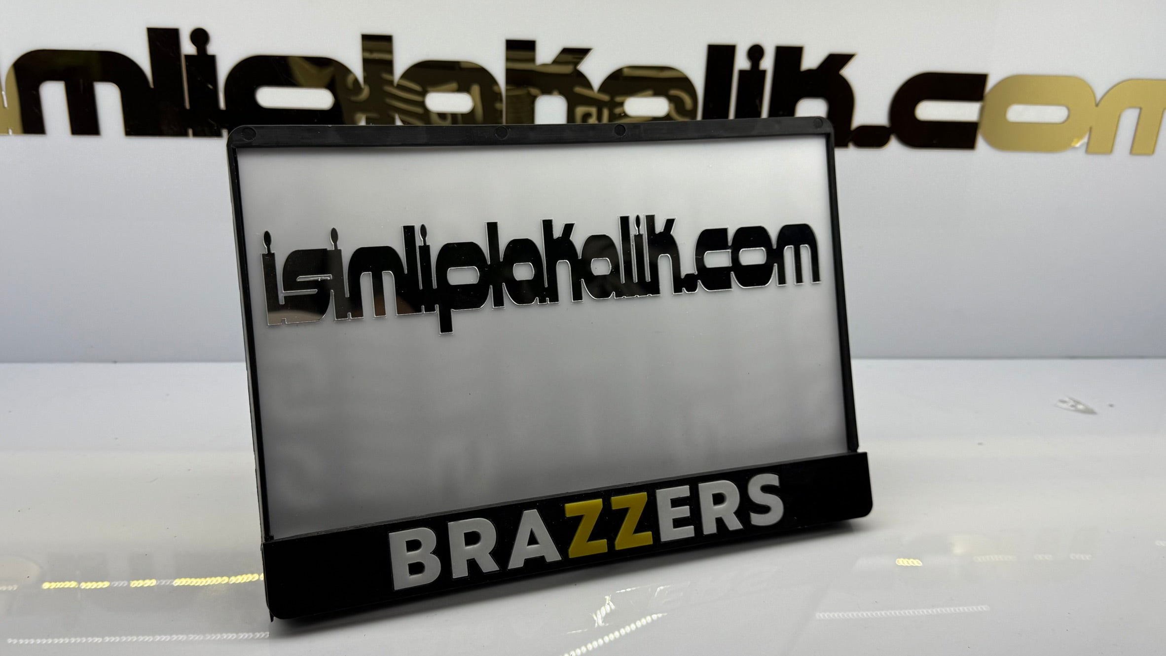 Brazzers Yazılı Siyah Parlak Pleksi Motorsiklet Plakalık